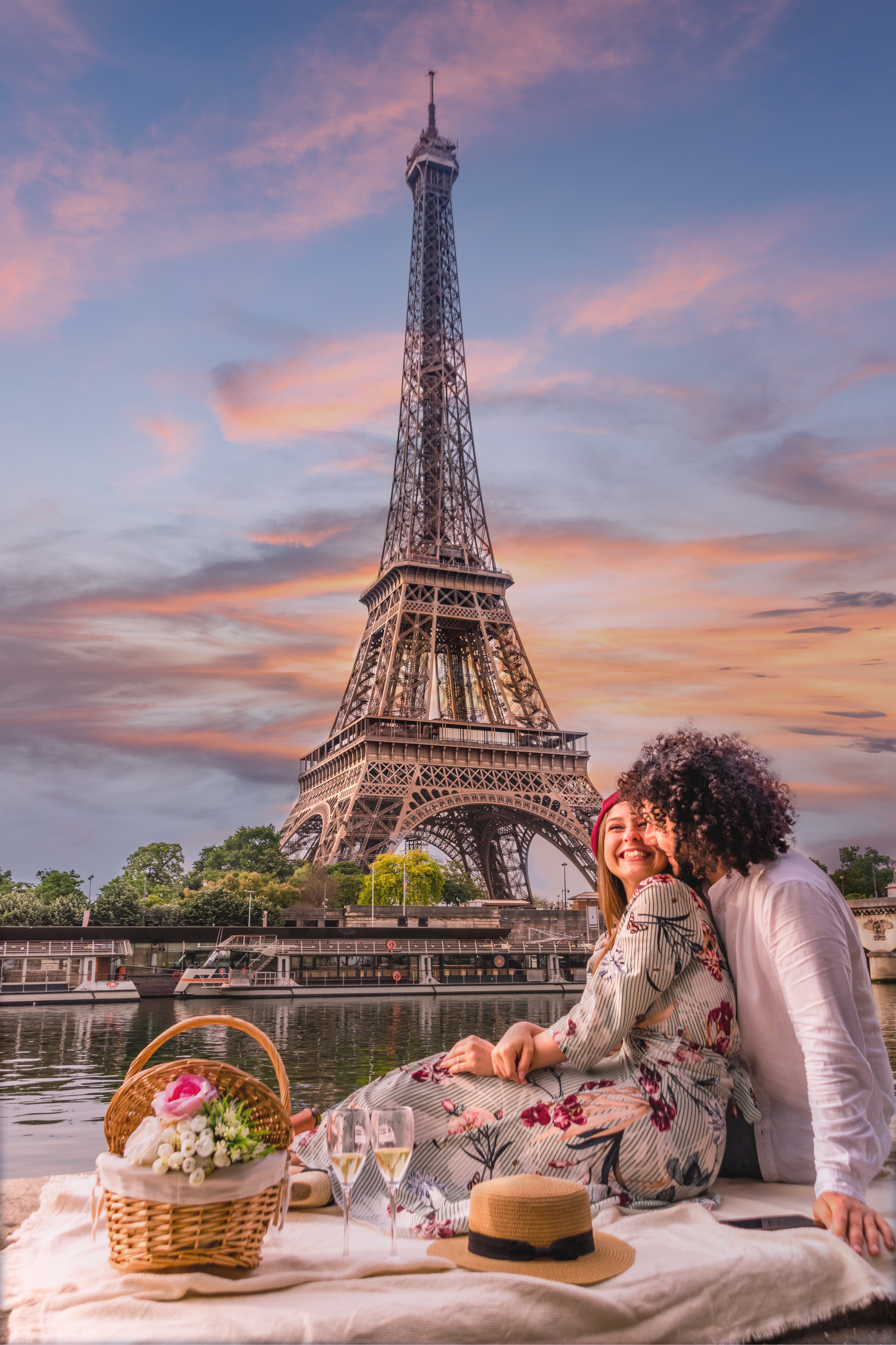 From romantic streets to royal palaces and dreamy Seine river cruises — France is not just a destination, it’s an emotion. If you’ve ever dreamed of visiting Paris from Chennai, here’s your chance to explore it with FindHolidays.in — your trusted travel partner from Anna Nagar, Chennai.
